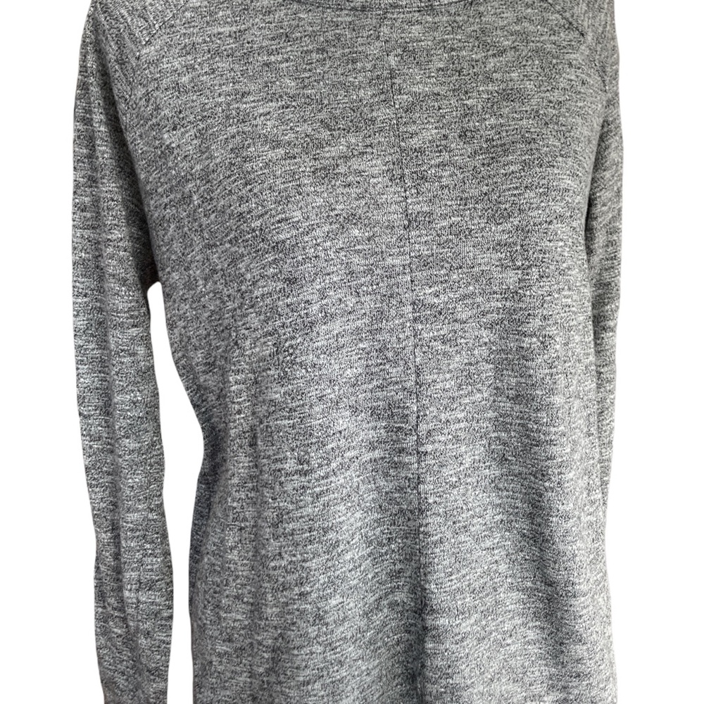 Banana Republic women's Gray Long Sleeved Classic Top w/ back slit detail sz XS - Picture 2 of 9